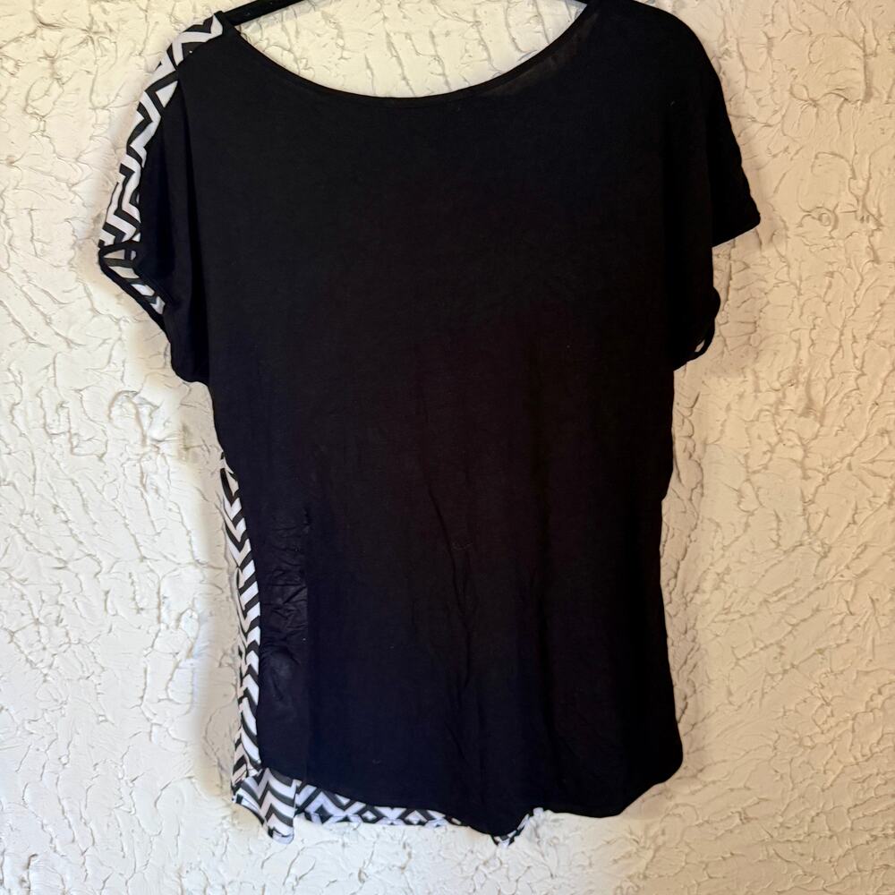 Chevron Blouse Womens Large Black White Short Sleeve Geometric Top - Picture 6 of 7